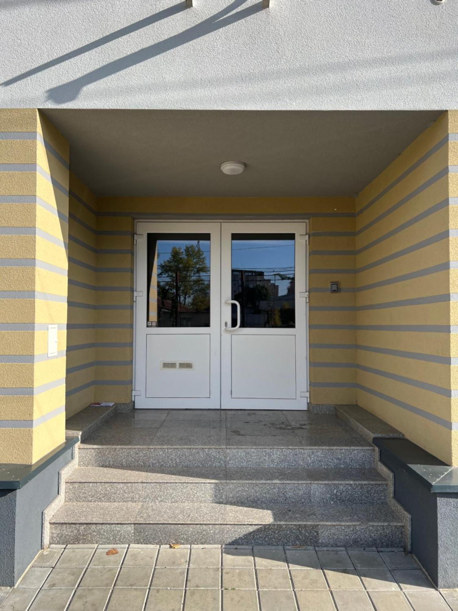 Nicolle Studio 2 Pitesti Luaran gambar